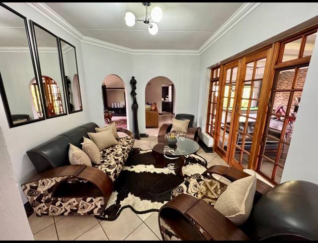 6 BEDROOM HOUSE FOR SALE IN CLAYVILLE